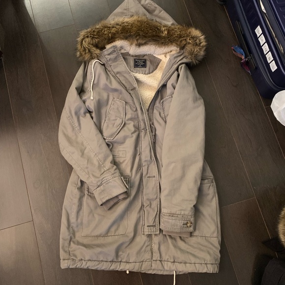 Faux fur lined military parka abercrombie & fitch in olive green - Picture 2 of 8